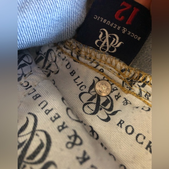 Rock and Republic Berlin Distressed Jeans - Picture 10 of 14